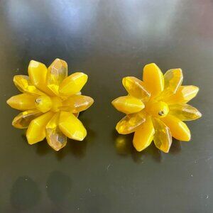 Vintage Lg Yellow Sunflowers Clip-on Plastic Earrings 1970s